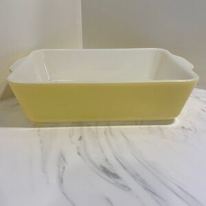 Vintage Pyrex baking dish